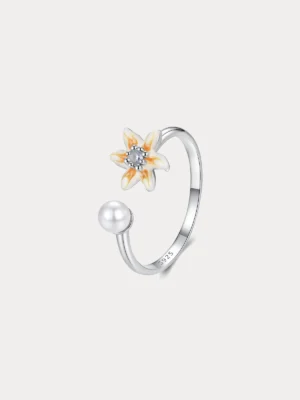 Exquisite Floral Pearl Ring