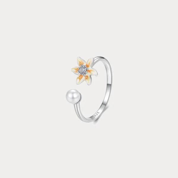 Exquisite Floral Pearl Ring