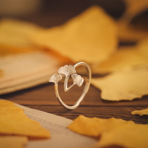 Elegant Leaf-Inspired Adjustable Ring