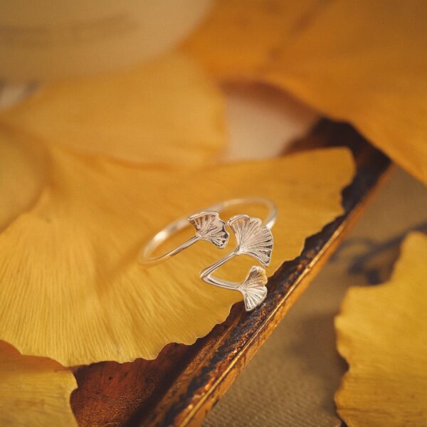 Elegant Leaf-Inspired Adjustable Ring