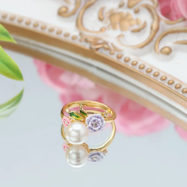 Charming Floral Pearl Ring