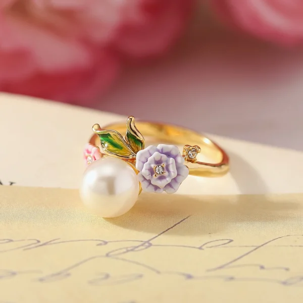 Charming Floral Pearl Ring