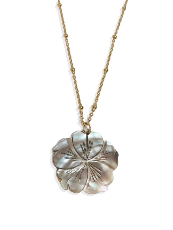 Elegant Faux Pearl Flower Necklace